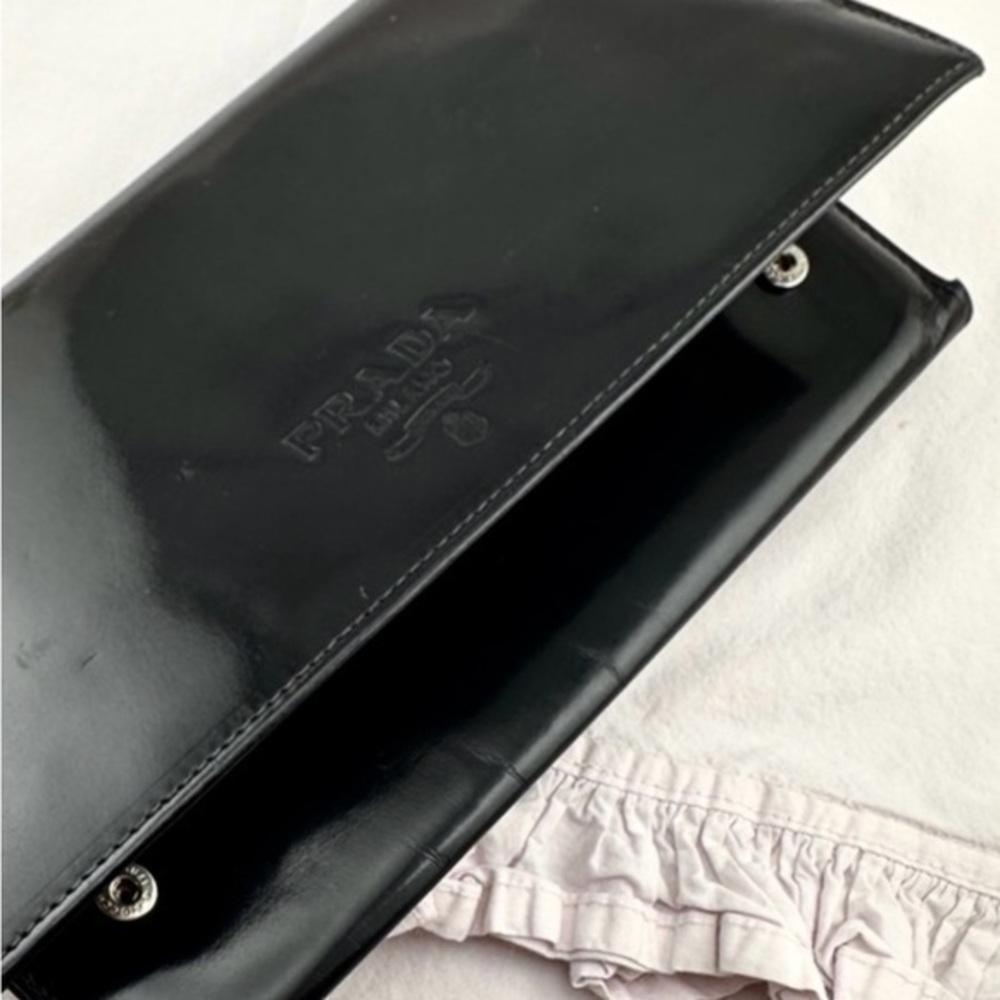 EXCELLENT CONDITION Prada wallet in black. - Picture 15 of 15